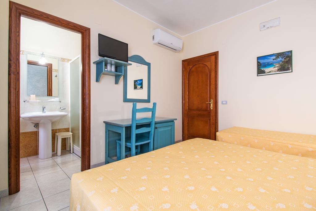 Hotel San Francisco Cala Gonone Exterior photo